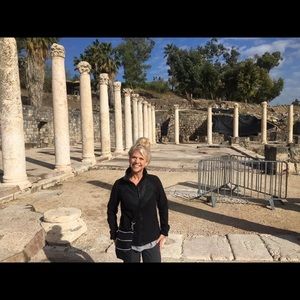 Meet your Posher, Sharon